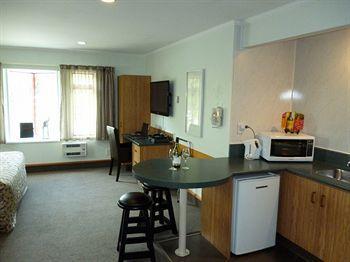 Amross Court Motel